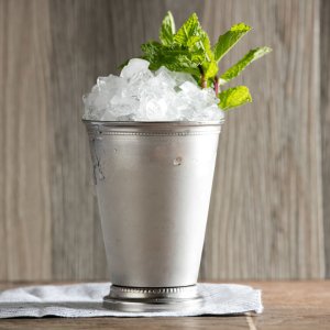 mint-julep-720x720-recipe-Molly